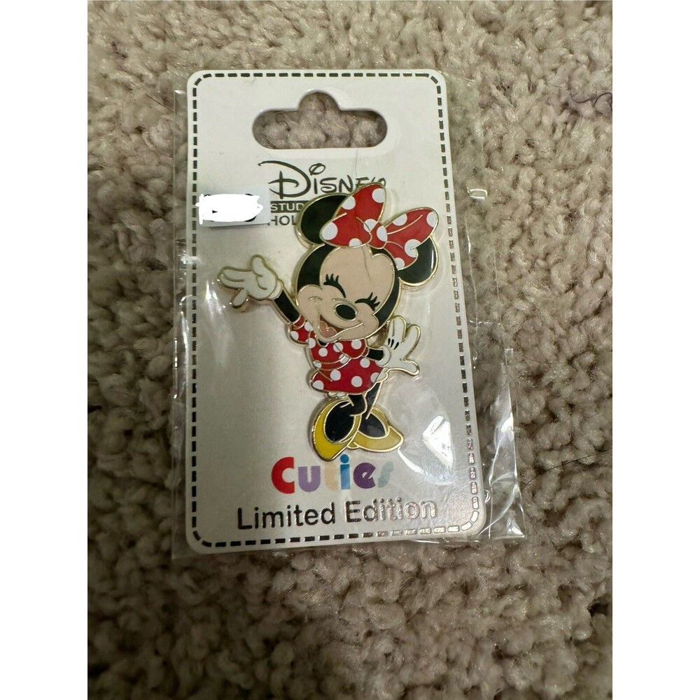 DSSH DSF D23 Expo 2024 Cuties Mickey & Friends Minnie LE 300 Pin